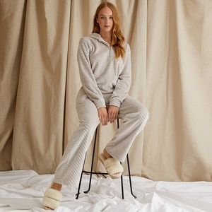 Cosy Chevron Set in Almond